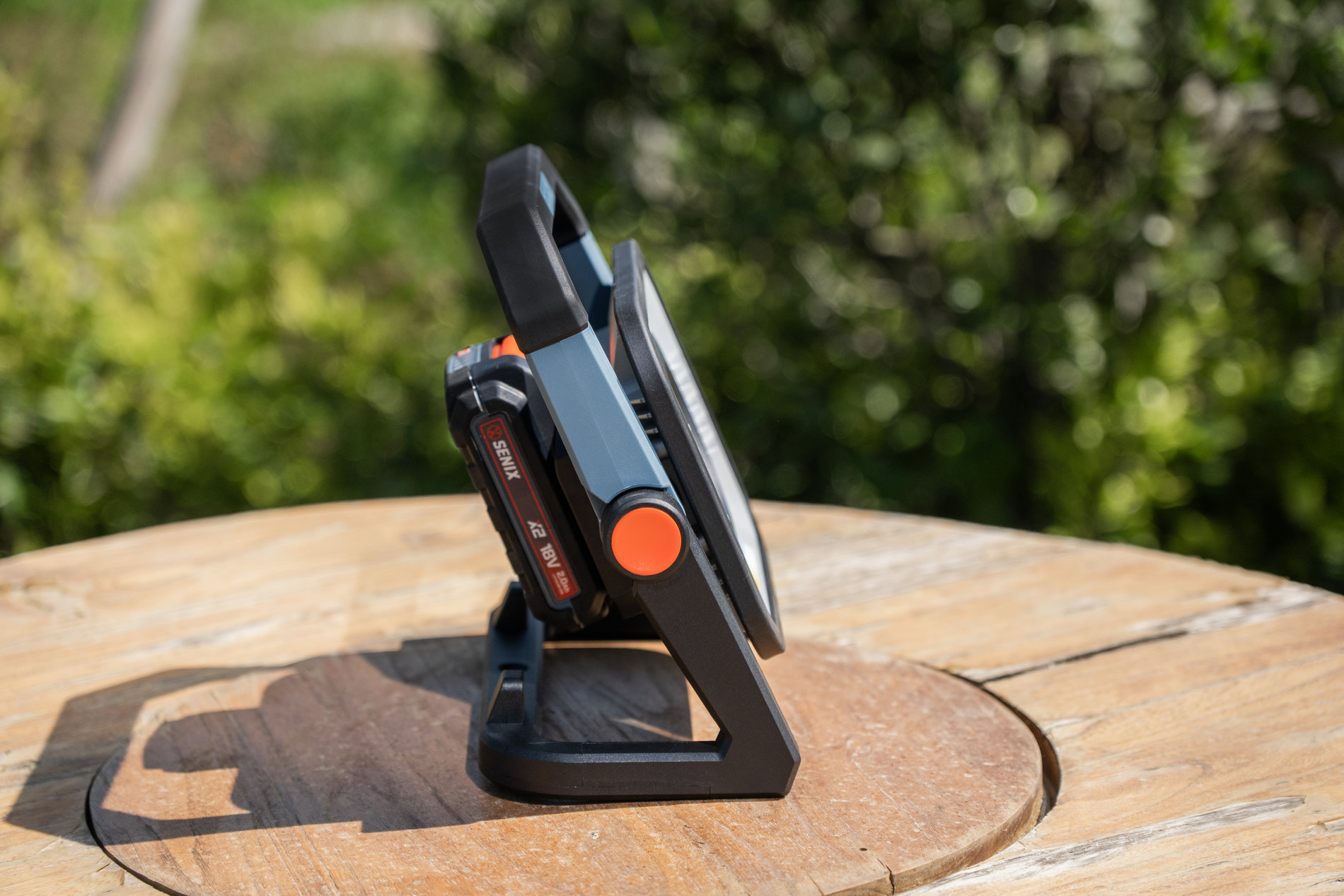 Прожектор портативный, без АКБ и ЗУ X2 20В