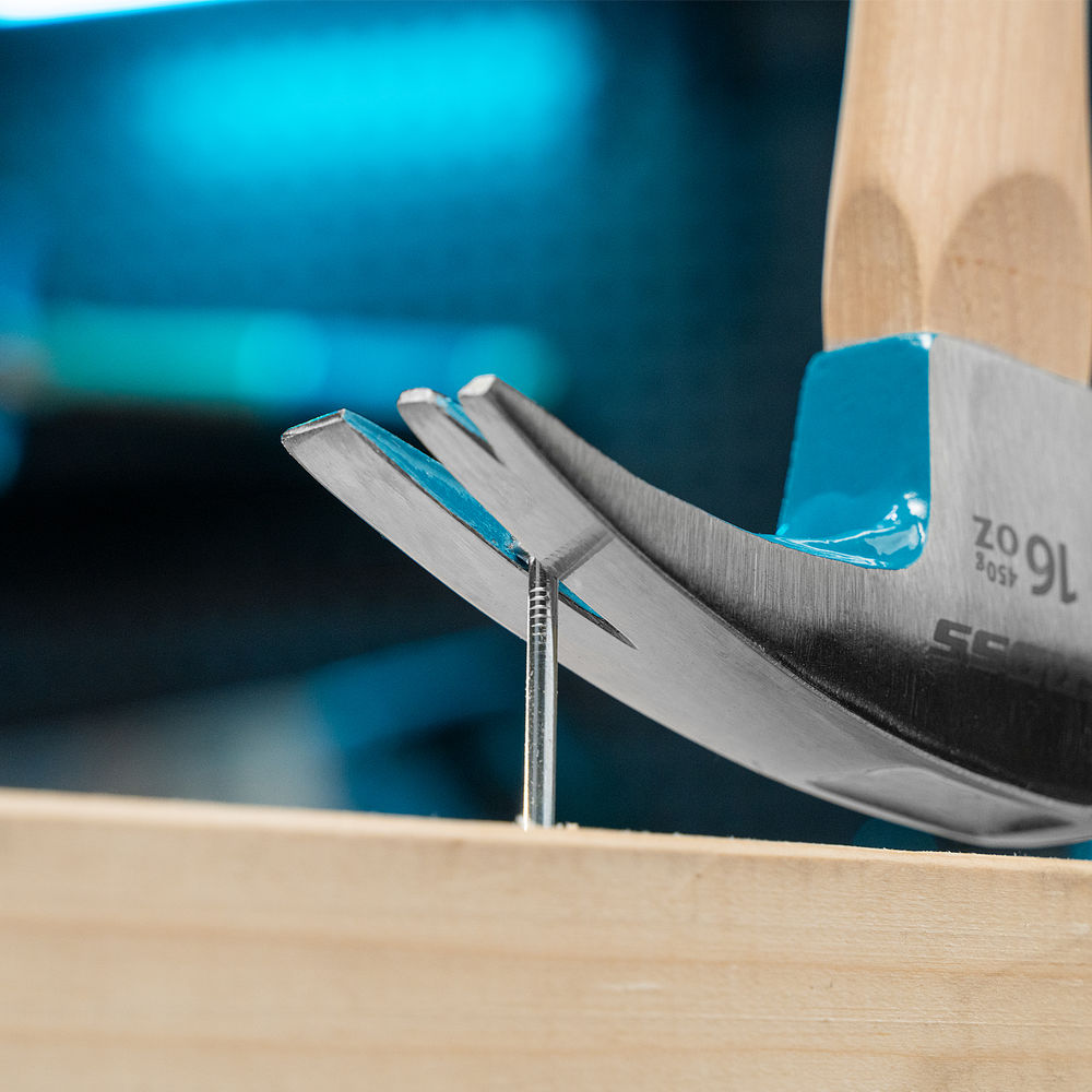 Молоток-гвоздодер, 450 г, угол 75, магнит, обрезиненная рукоятка American hickory GROSS