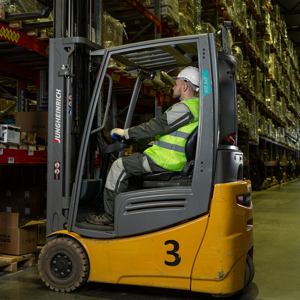 Каска защитная из ударопрочной пластмассы, белая Сибртех (89114)