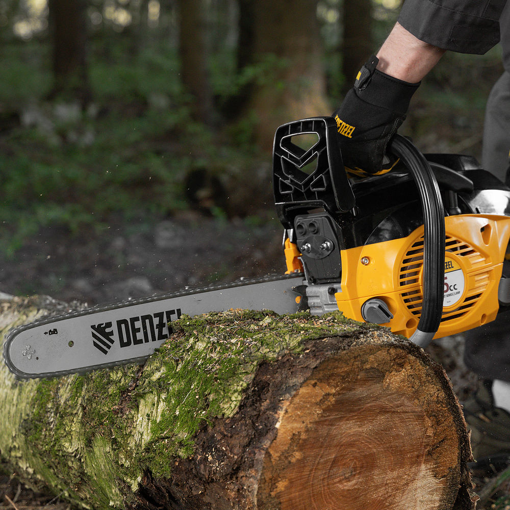 Пила цепная бензиновая DGS-4516, шина 40 см, 45 см3, 3 л.с, шаг 3/8, паз 1.3 мм, 57 звеньев Denzel (95230)