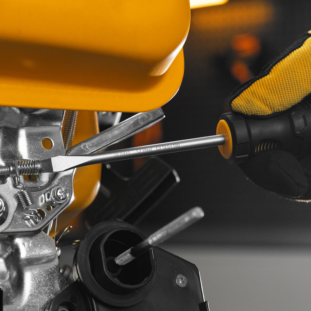 Отвертка, SL6x100 мм, S2, 3к рукоятка Denzel (121987)