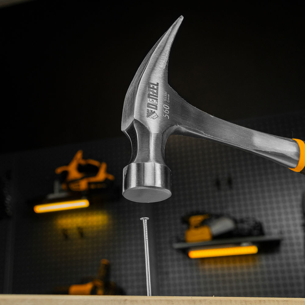 Молоток-гвоздодер 560 г, цельнометаллический, двухкомпонентная рукоятка Denzel (10424)