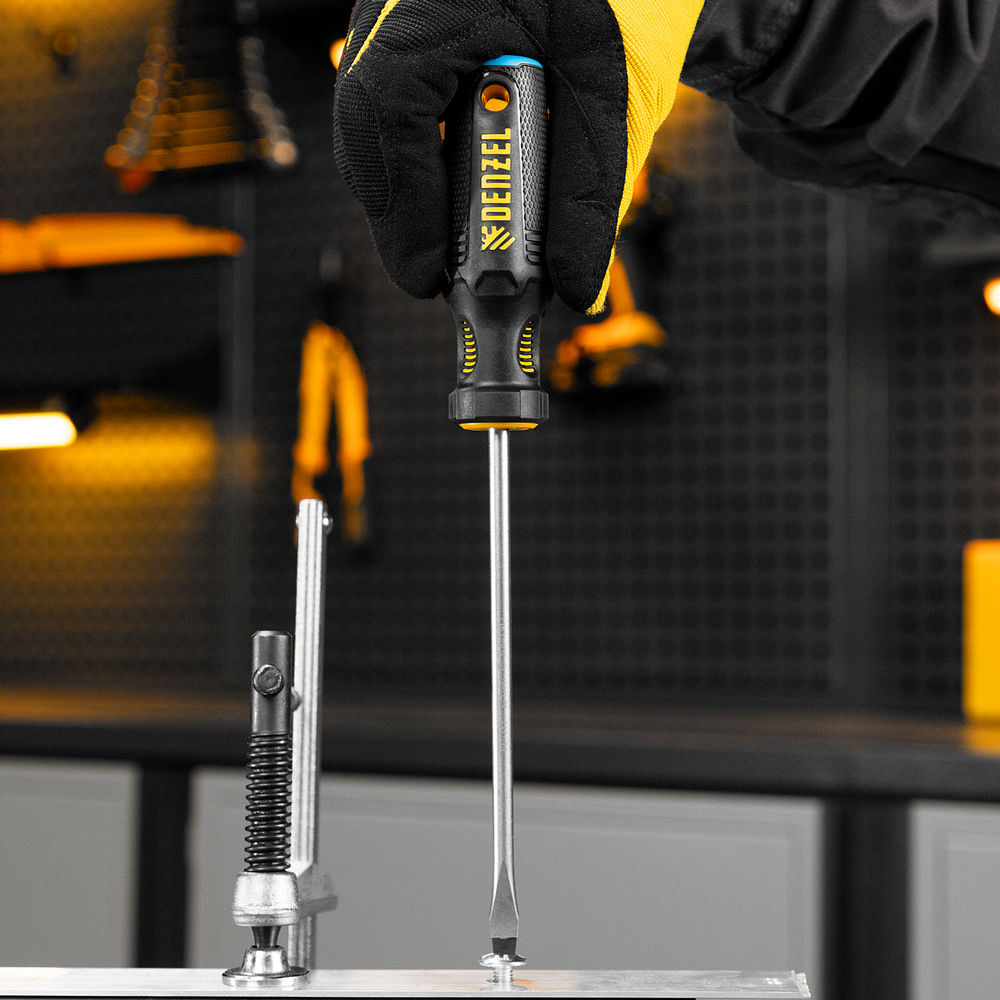 Отвертка, SL6x150 мм, S2, 3к рукоятка Denzel (121997)