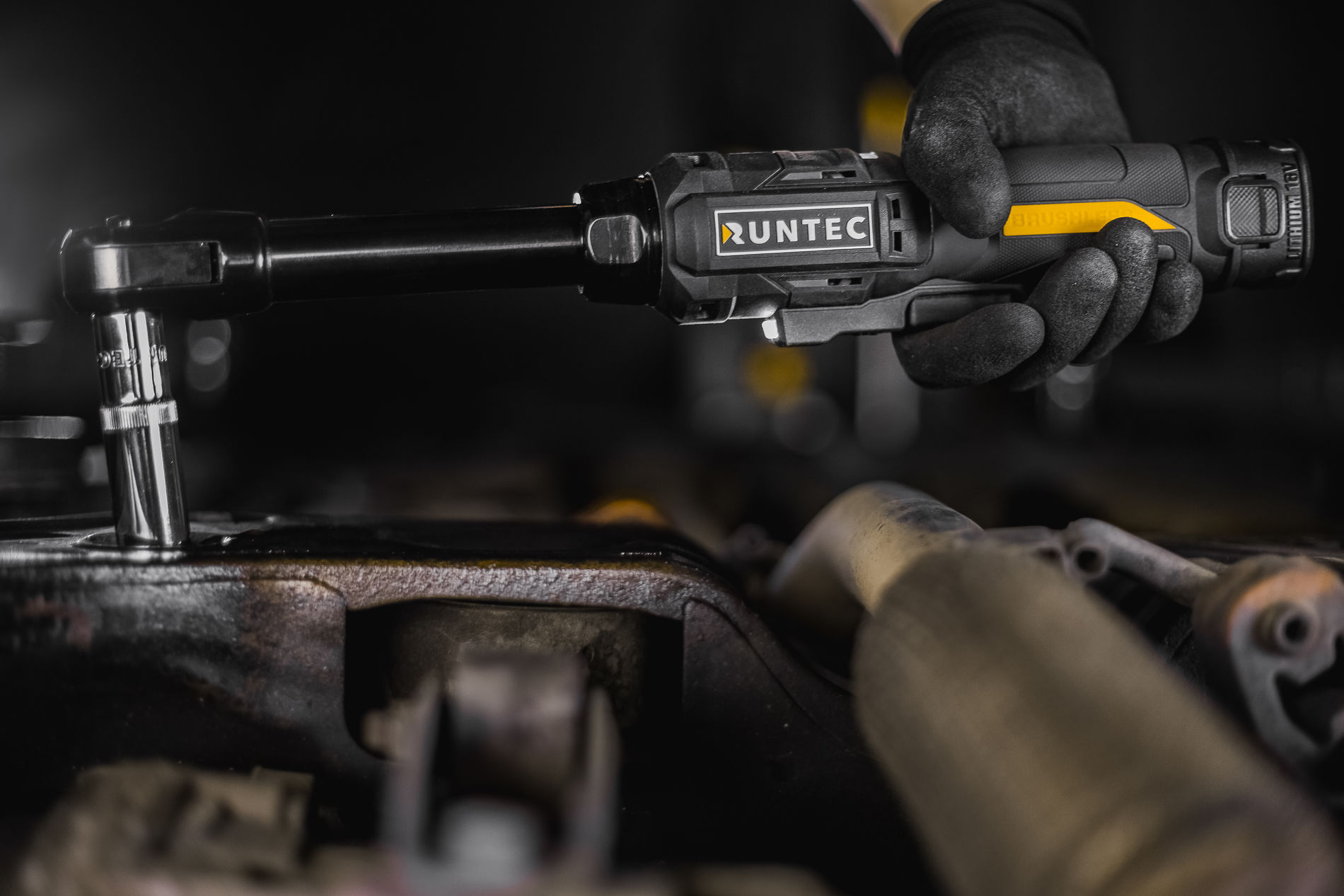 RUNTEC RT-IW2800 Гайковерт аккумуляторный удлинённый (трещотка) RUNTEC PRO 3/8 c переходником на 1/4, 16В, 2*2Ач, 85Нм (RT-IW2800)