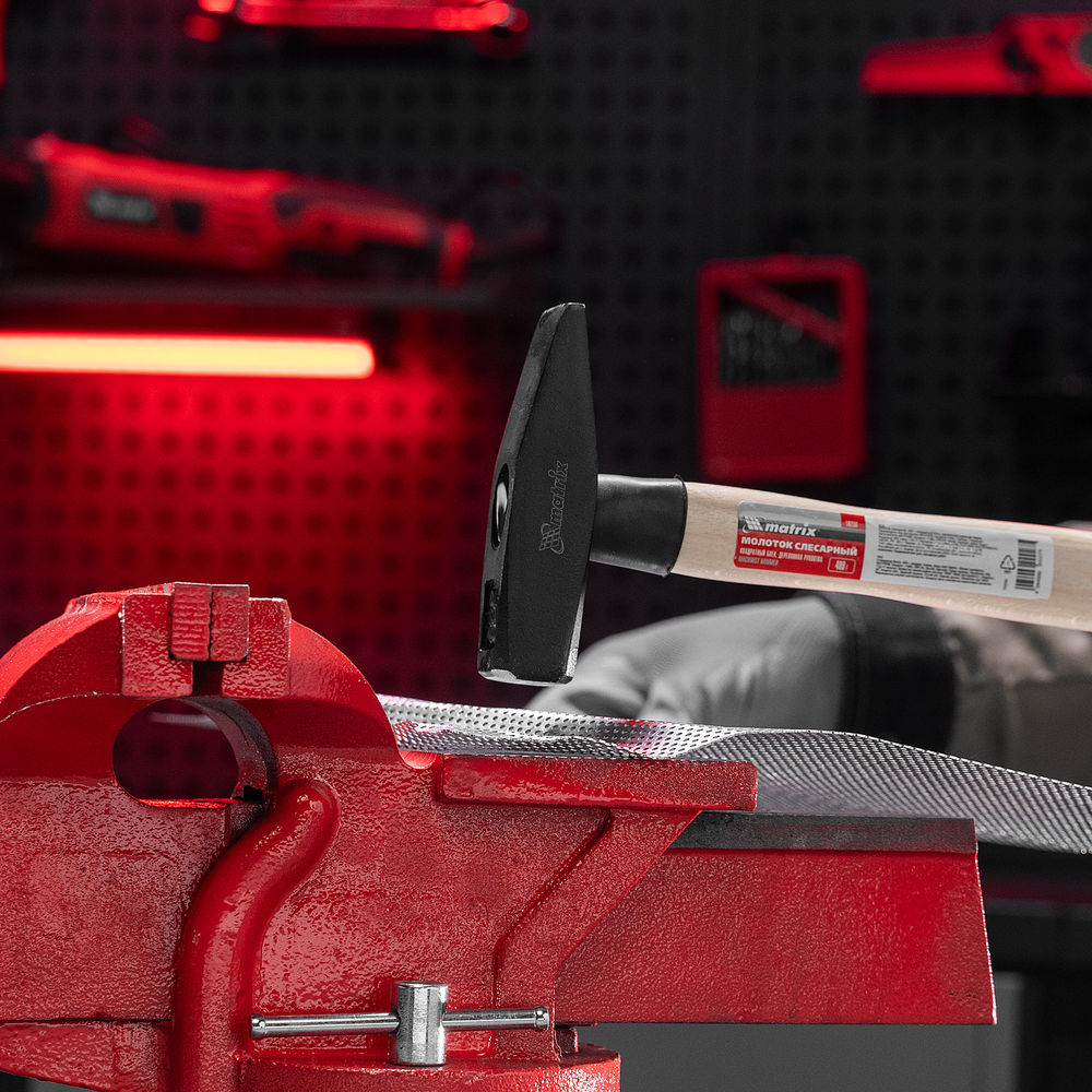 Молоток слесарный, 400 г, квадратный боек, деревянная рукоятка Matrix
