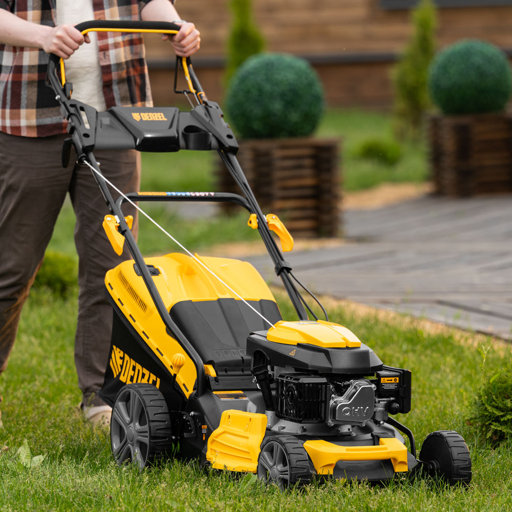 Газонокосилка бензиновая GLD-460SP, 146 куб.см, ширина 46 см, привод 7 уровней, травосборник 50 л Denzel (58803)