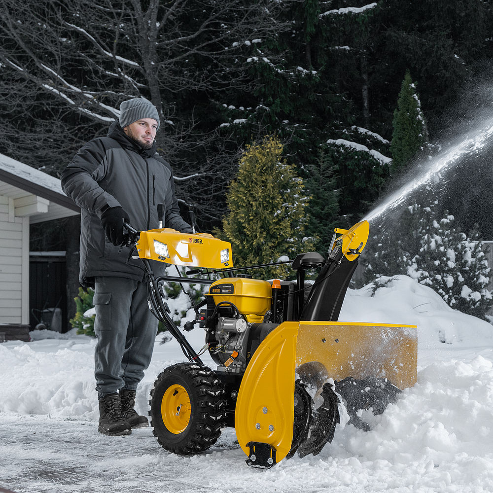 Бензиновая снегоуборочная машина SBL 711D PRO, 302cc, эл.старт, фара, обогрев, блок. дифф. Denzel (97655)