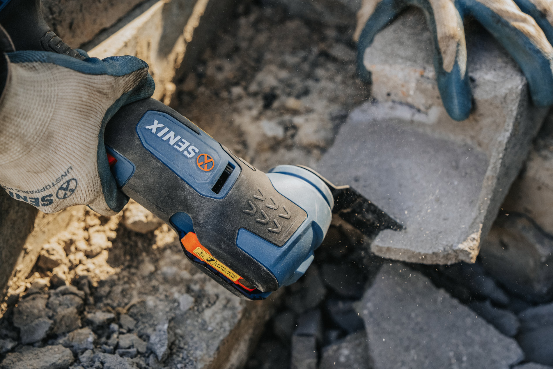 Реноватор (многофункциональный инструмент), с 1 АКБ, 1 ЗУ X2 20В