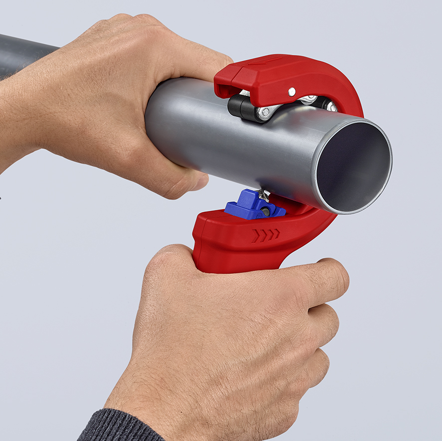 Труборез O 32/40/50 мм для канализационных пластиковых труб, толщина max 2.4 мм, длина 202 мм, BK DP50 KNIPEX KN-902301BK