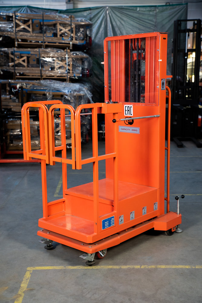 Сборщик заказов с электроподъемом 200 кг 4,5 м TOR GOPY4.503 (1006242)