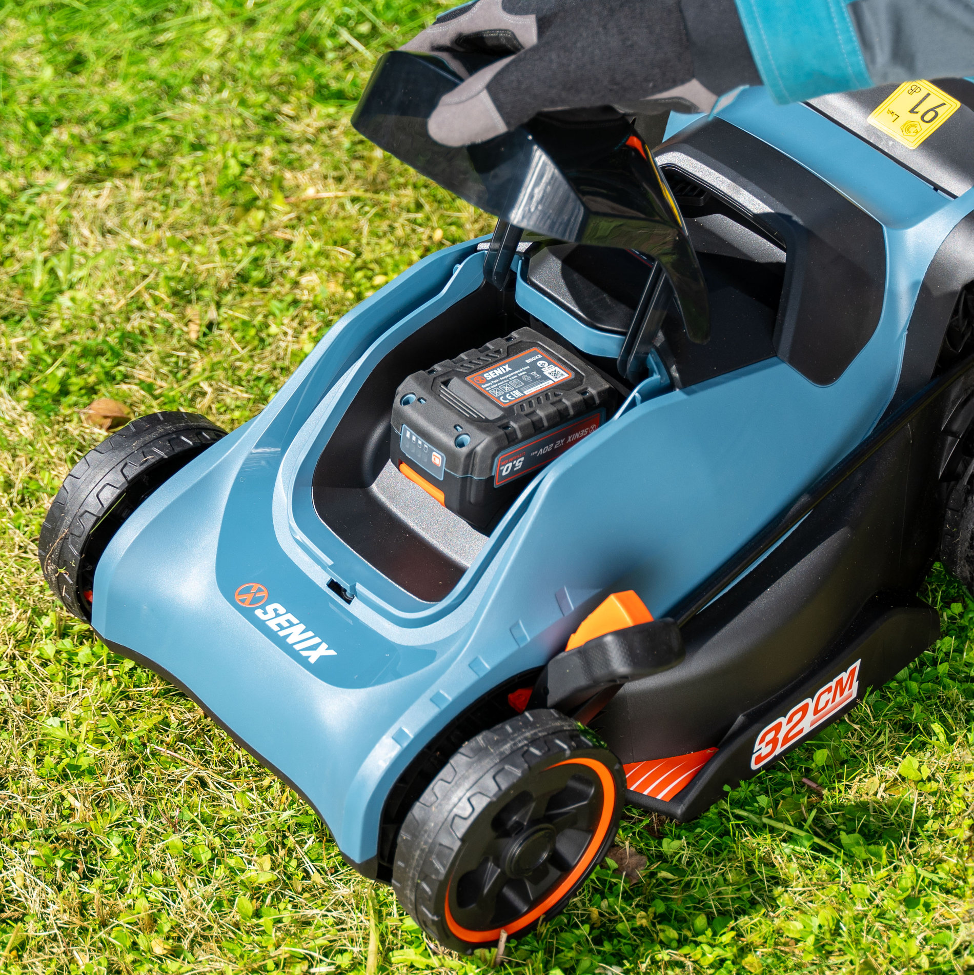 Газонокосилка аккумуляторная, 32 см, 1 аккумулятор 4Ач, ЗУ X2 20В