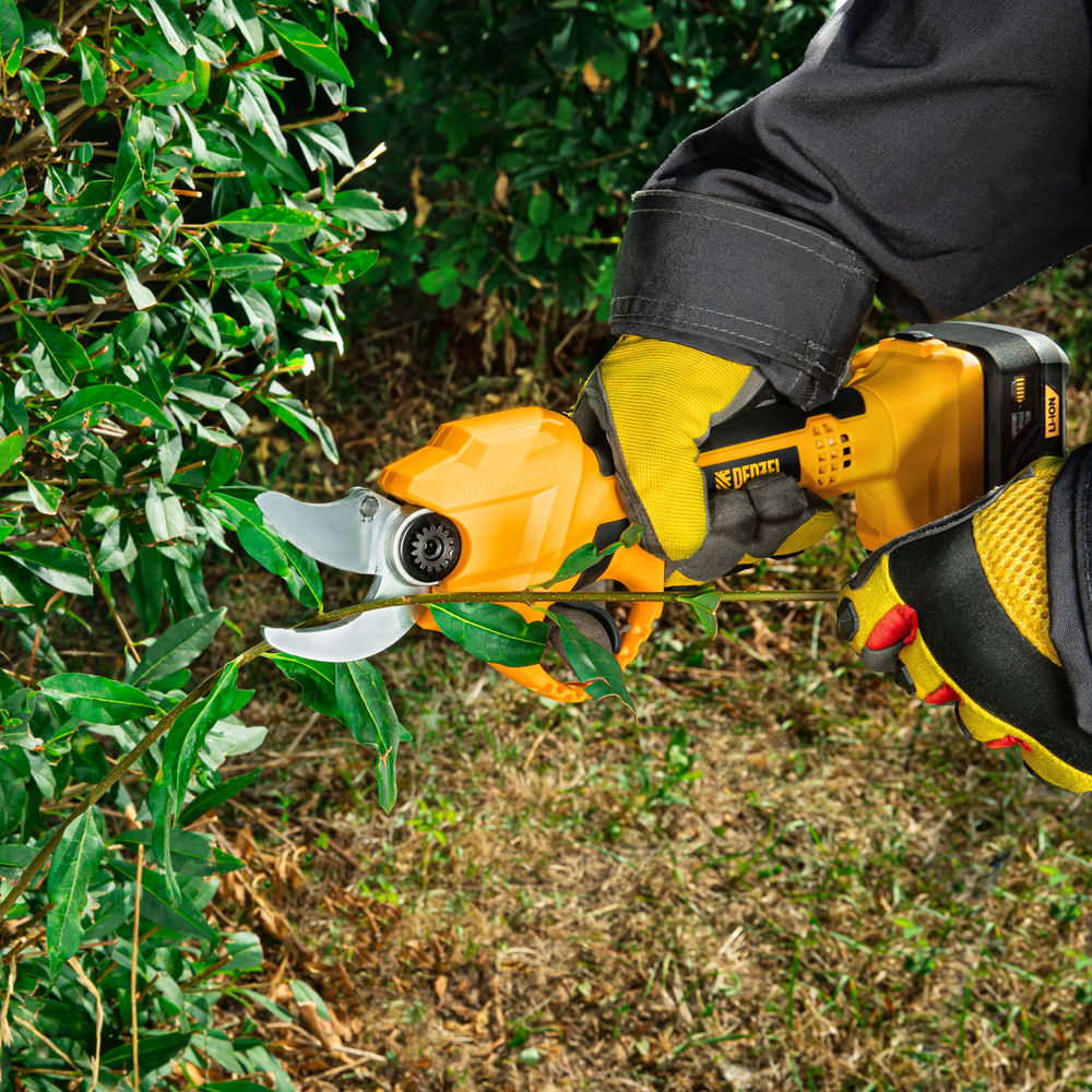 Секатор аккумуляторный CP-30,  18В Li-Ion Denzel (59435)