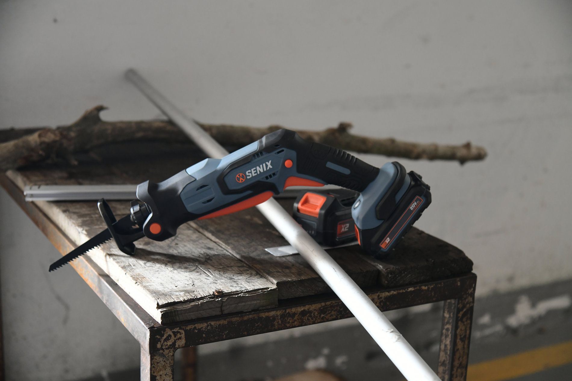 Сабельная пила, 13 мм, без АКБ и ЗУ X2 20В