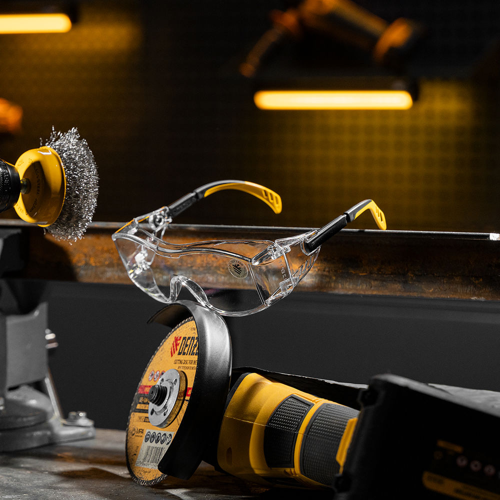 Очки защитные открытые, поликарбонатные, увеличенная прозрачная линза,  регулируемые дужки Denzel (89201)