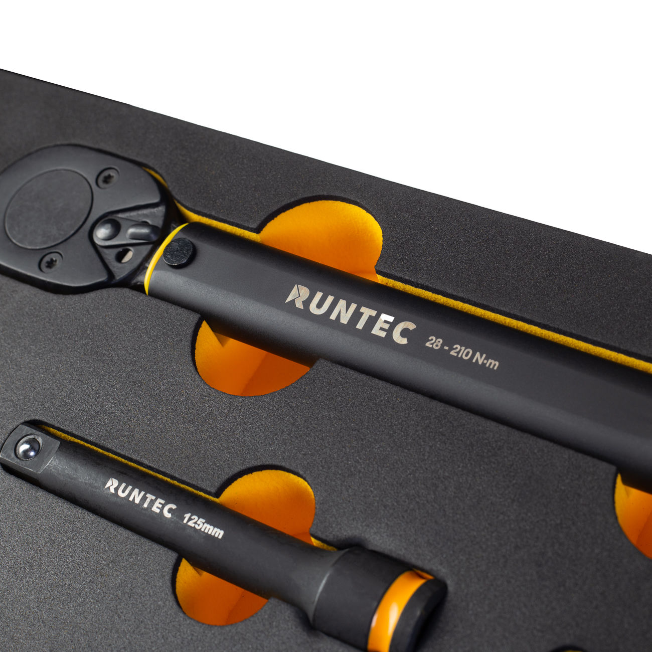 RUNTEC RT-IST1E36F Набор с динамометрическим ключом и ударными головками RUNTEC 1/2, 8-32 мм, CrMo в ложементе EVA, 36 предметов (RT-IST1E36F)