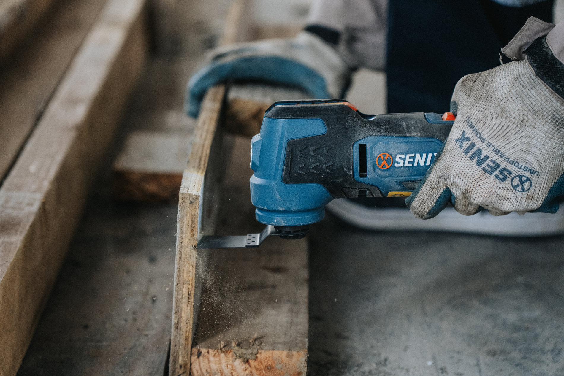 Реноватор (многофункциональный инструмент), с 1 АКБ, 1 ЗУ X2 20В