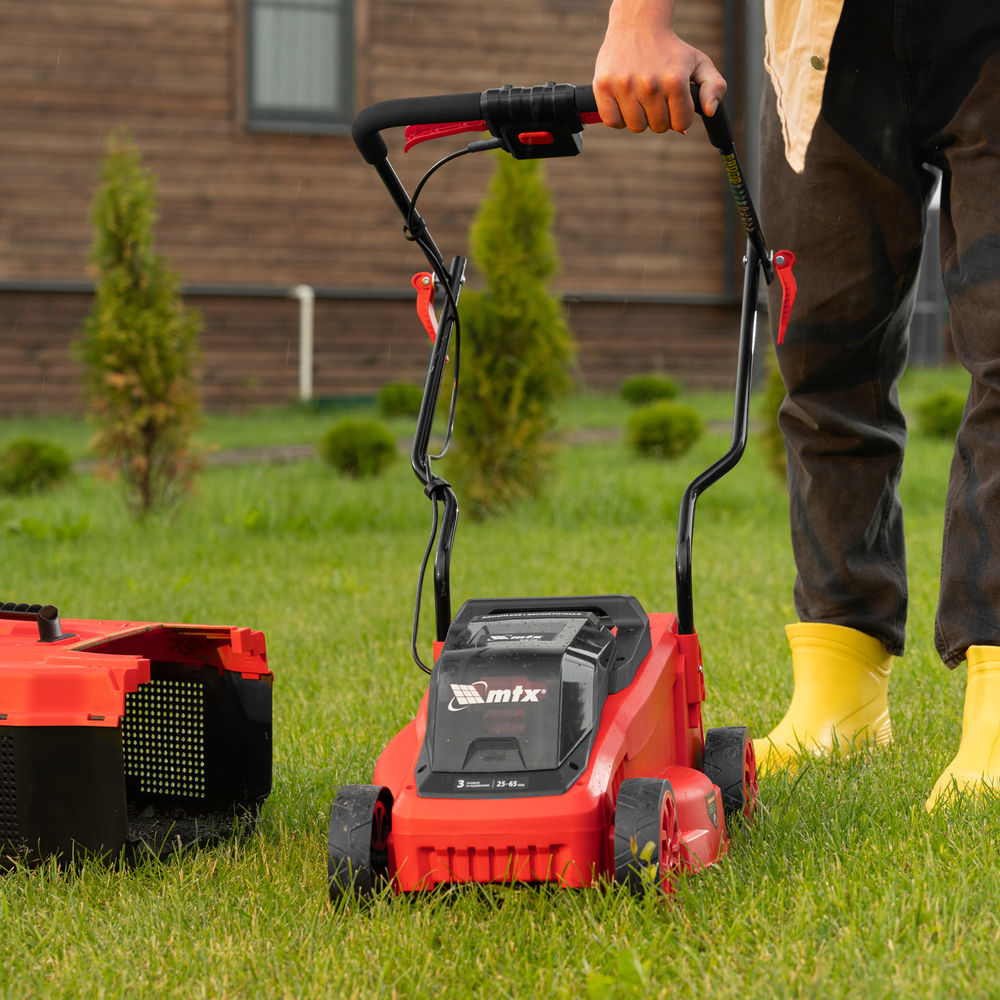 Газонокосилка аккумуляторная бесщеточная CLM-320, 320 мм, травосб. 30 л, Li-Ion, 20 В MTX (58901)