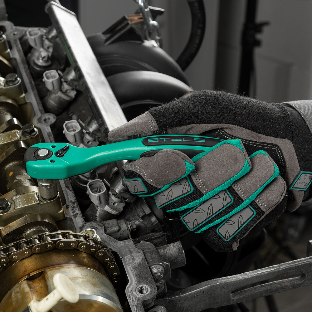 Набор инструментов 1/2, 1/4, CrV, 12 гранные головки, пластиковый кейс, 82 предмета Stels