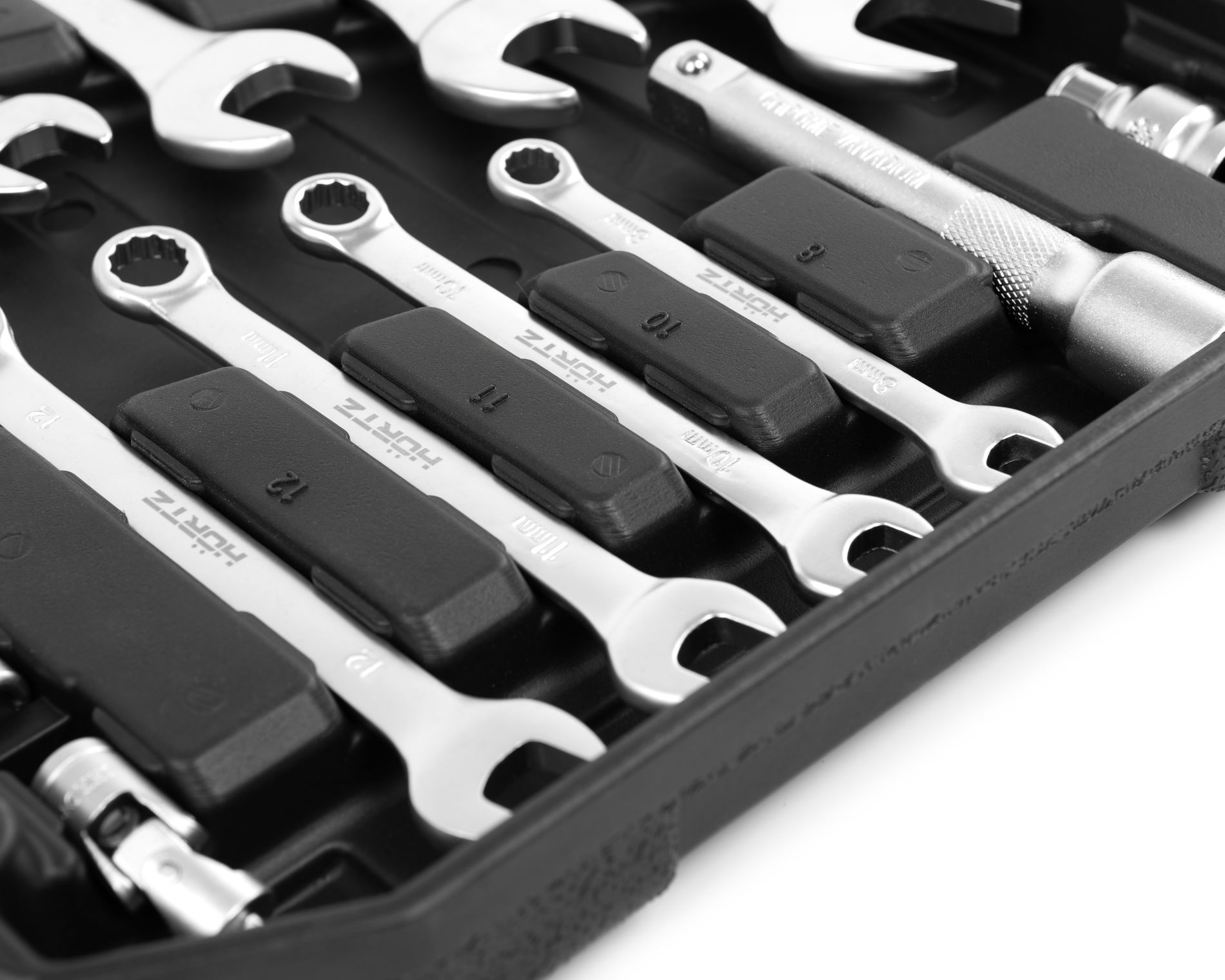 Набор инструментов  82 предмета 1/2" & 1/4", CRV, профессиональный в кейсе HORTZ 1187698