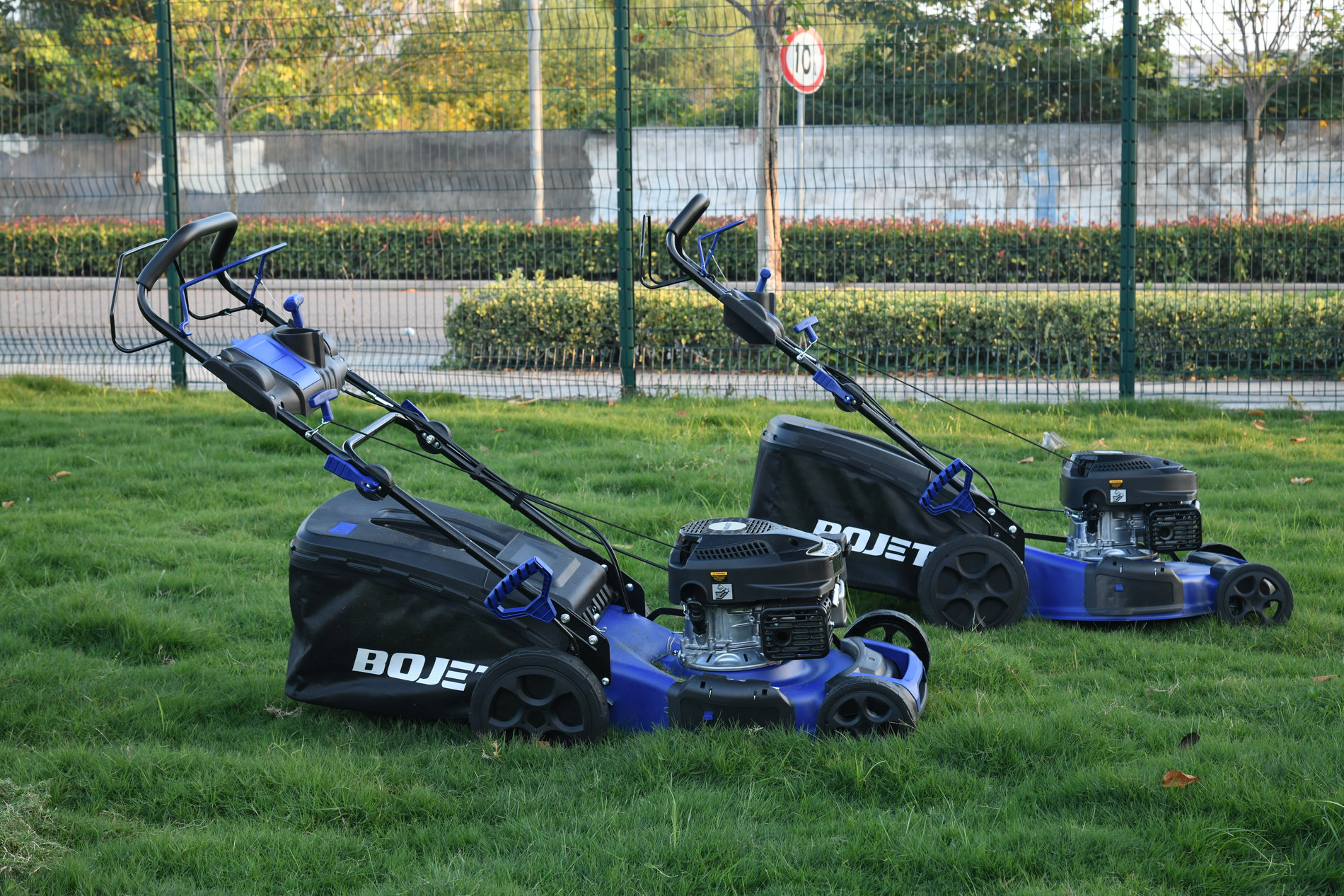 Газонокосилка бензиновая самоходная 2,8 кВт 171 см? 51 см