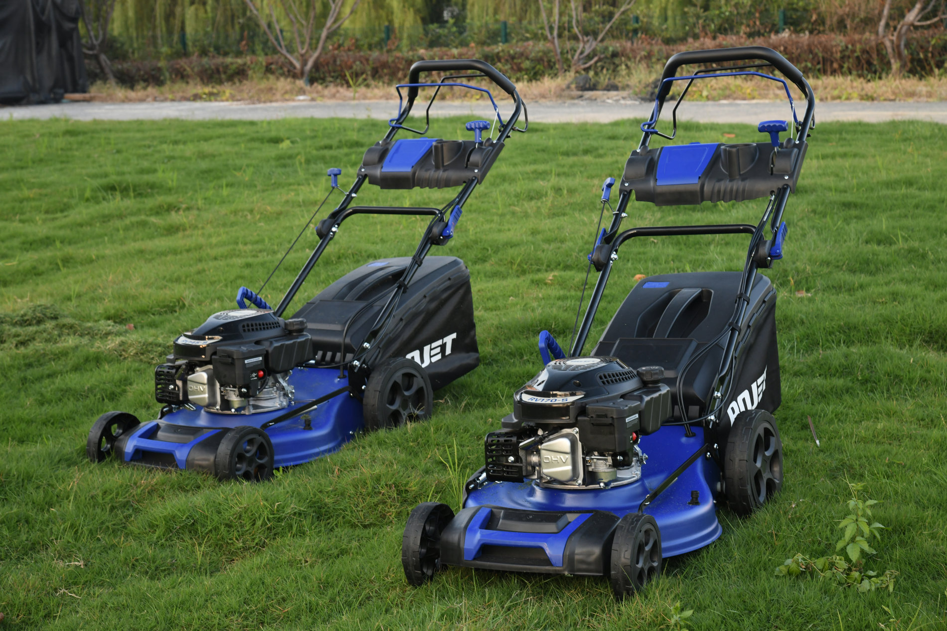 Газонокосилка бензиновая самоходная 2,8 кВт 171 см? 51 см