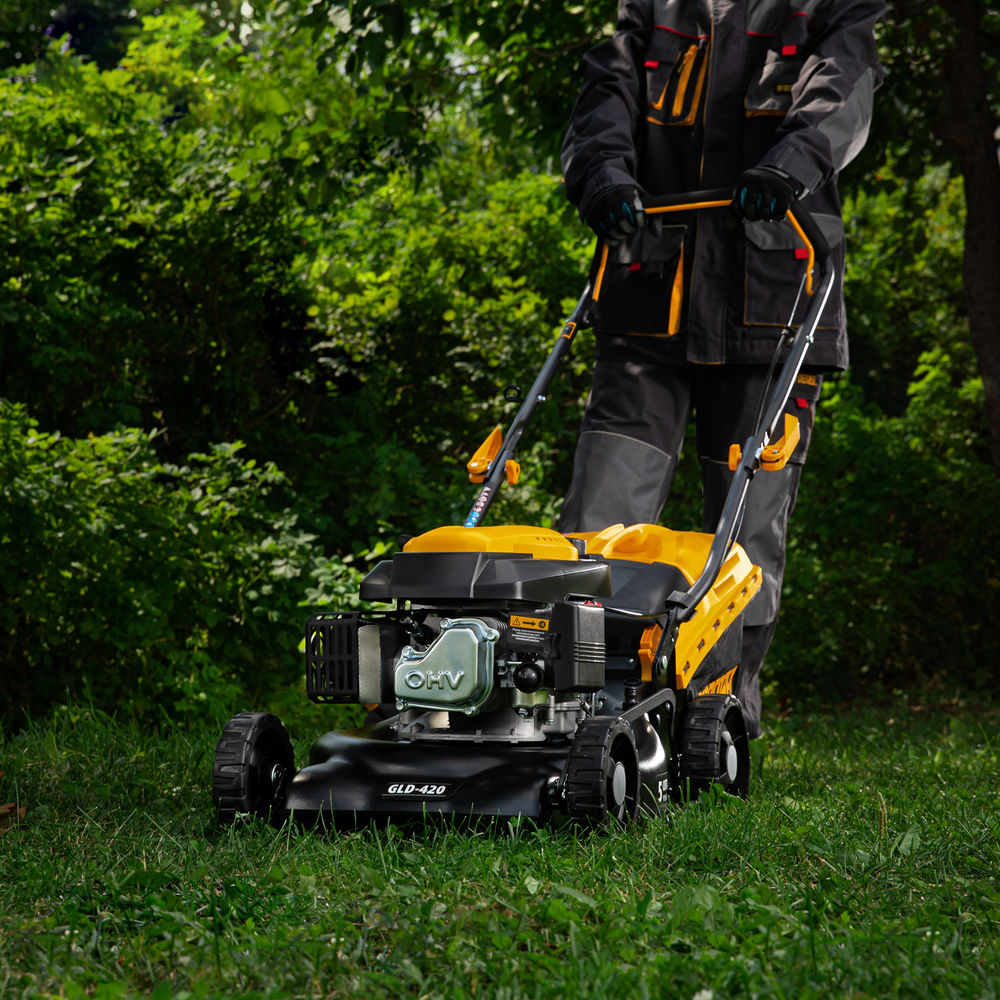 Газонокосилка бензиновая GLD-420, 146 см3, ширина 42 см, 40 л Denzel (58805)