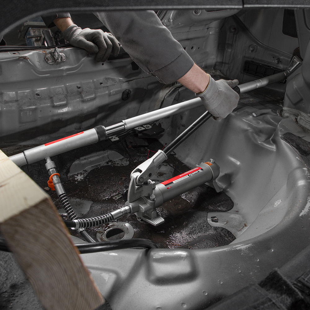 Растяжка гидравлическая, 10 т, набор из 17 предметов, 7 сменных насадок, в пластиковом кейсе Matrix (513405)