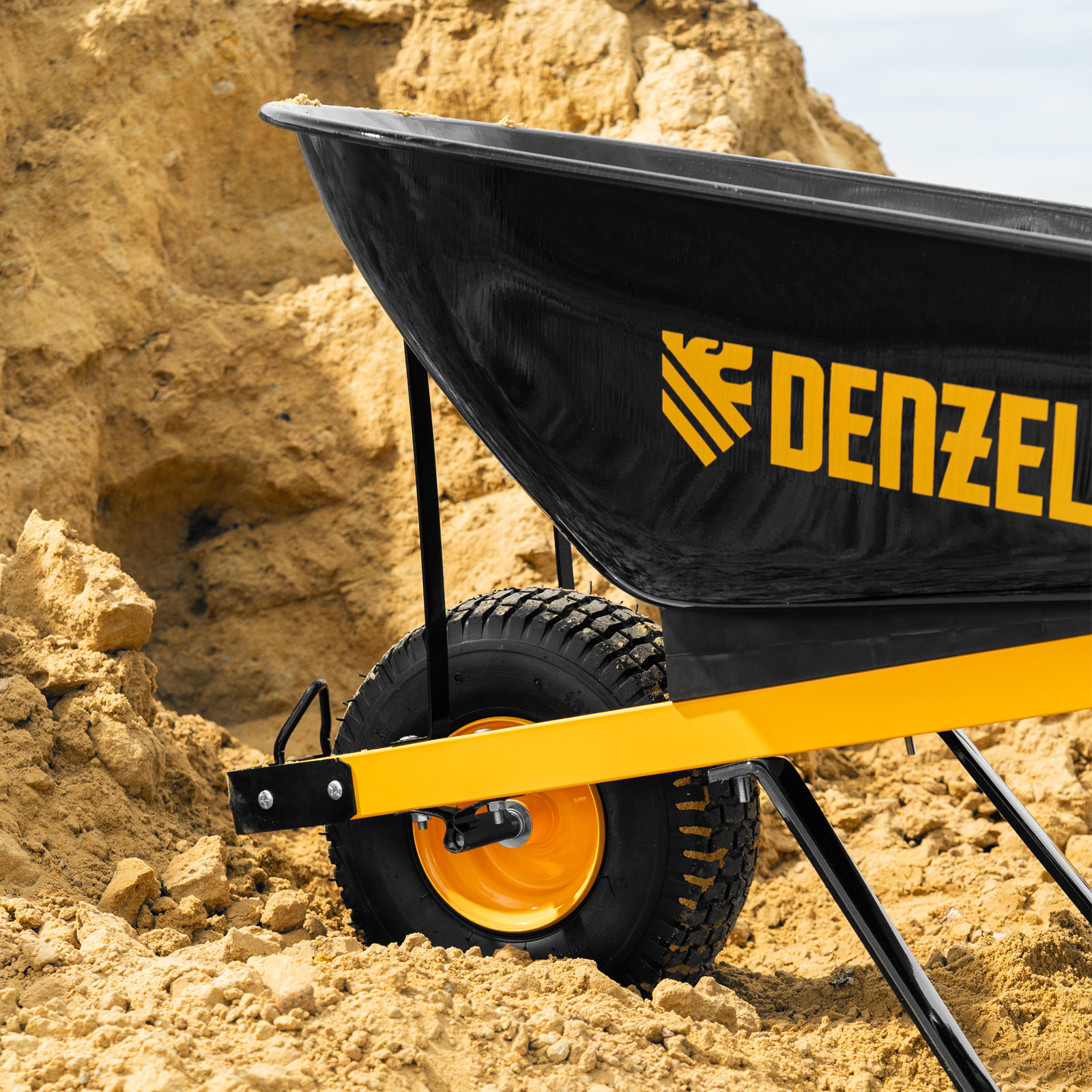 Тачка строительная, усиленная, объем 140 л, 230 кг, колесо 15х6.00-6 Denzel (68999)