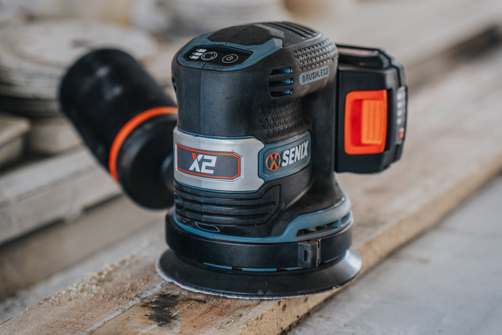 Орбитальная (эксцентриковая) шлифмашина, бесщ.дв., 125 мм, с 1 АКБ, 1 ЗУ X2 20В