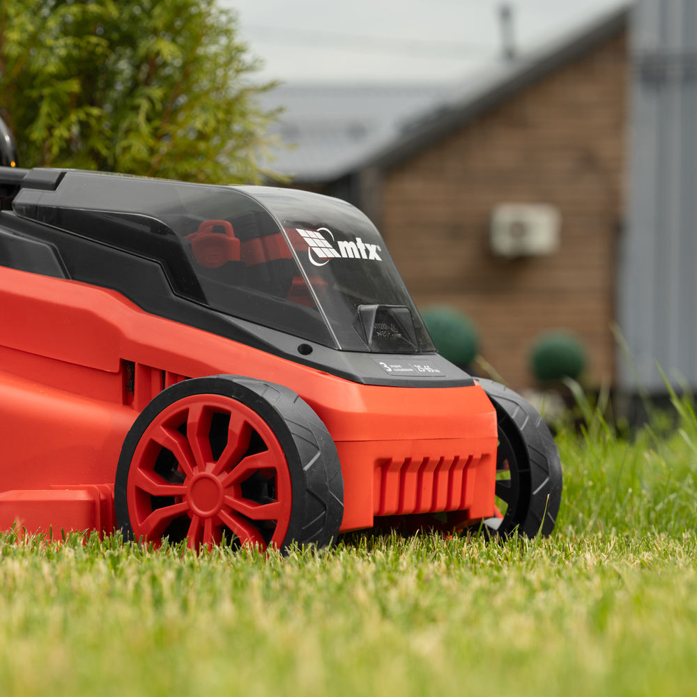 Газонокосилка аккумуляторная бесщеточная CLM-320, 320 мм, травосб. 30 л, Li-Ion, 20 В MTX (58901)