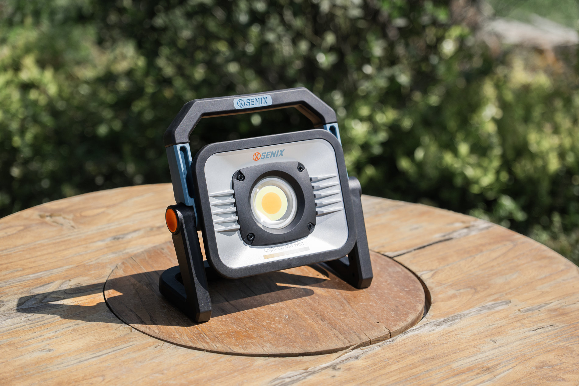 Прожектор портативный, без АКБ и ЗУ X2 20В