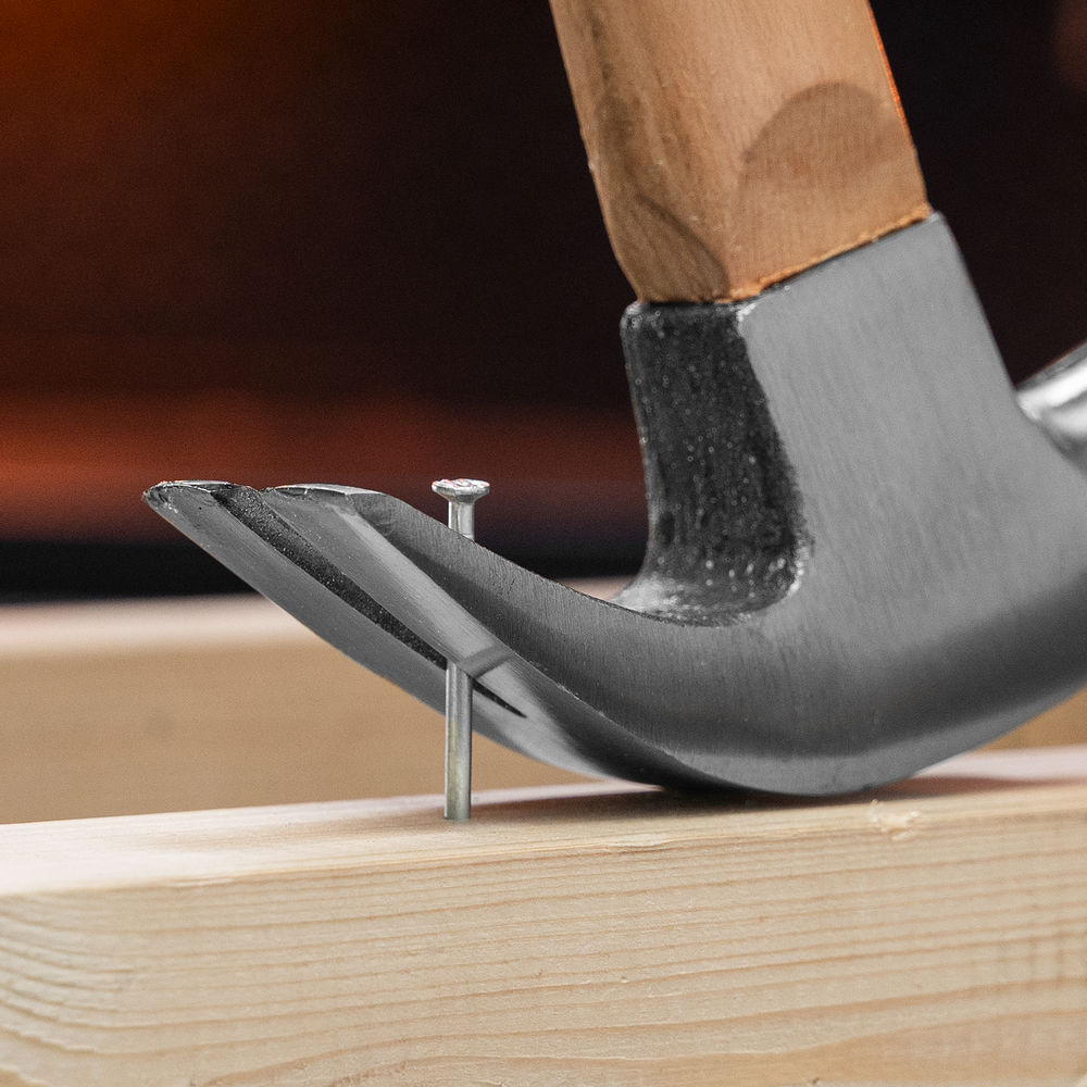 Молоток-гвоздодер, 450 г, боек 27 мм, деревянная рукоятка Sparta