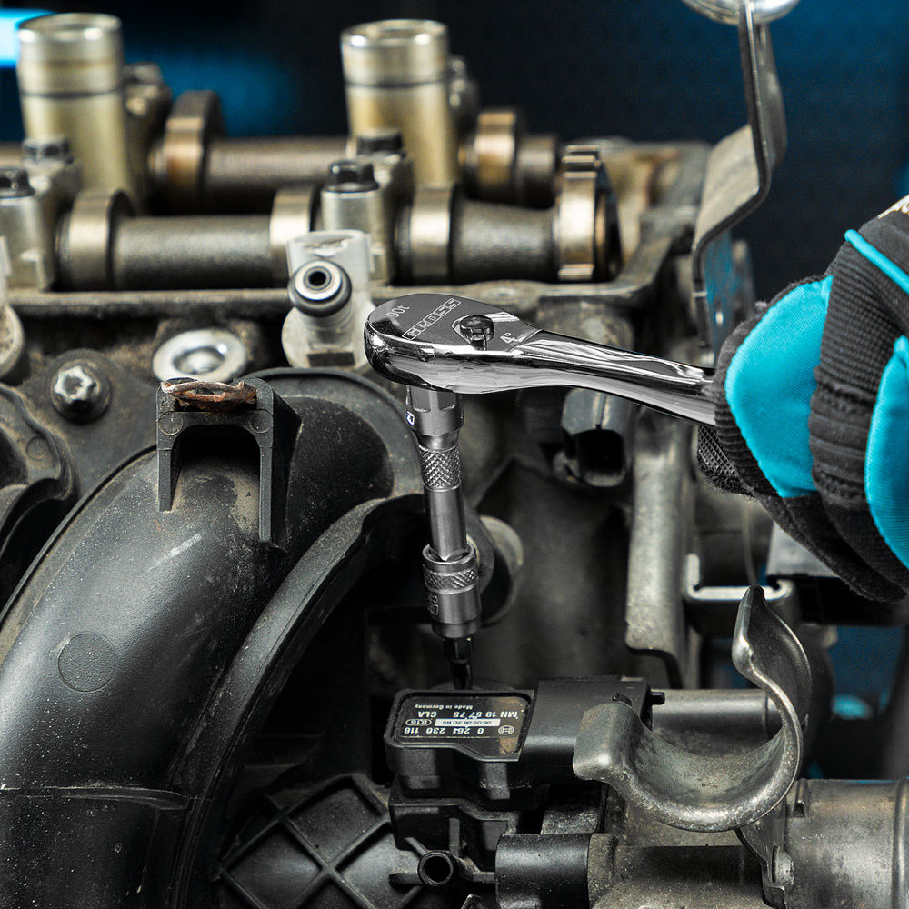 Ключ-трещотка 1/4, CrV, 90 зубьев, усиленный, хром Gross