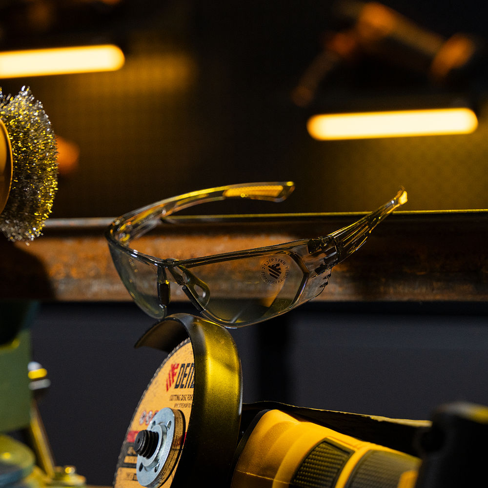 Очки защитные открытые, поликарбонатные, дымчатая линза Denzel (89200)