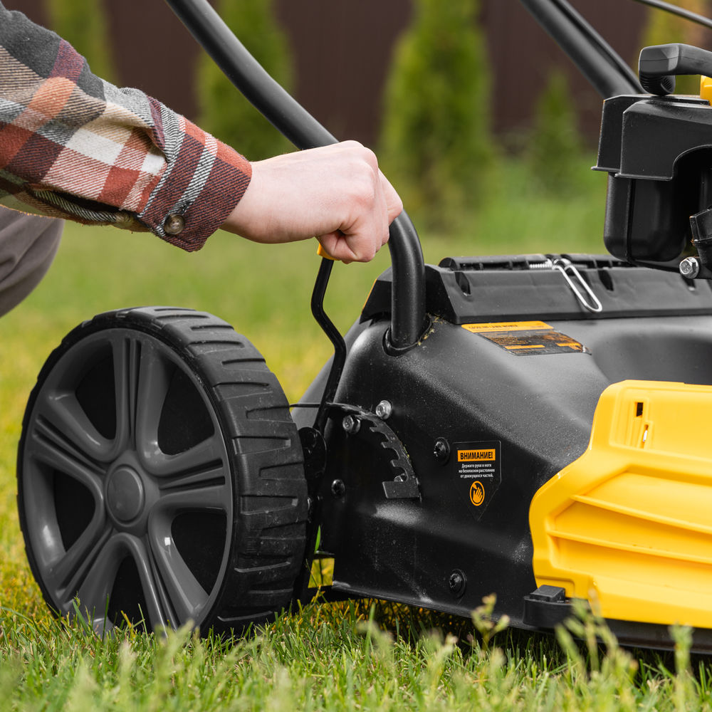 Газонокосилка бензиновая GLD-460SP, 146 куб.см, ширина 46 см, привод 7 уровней, травосборник 50 л Denzel (58803)