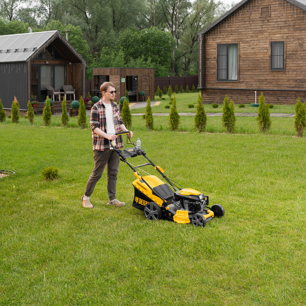 Газонокосилка бензиновая GLD-460SP, 146 куб.см, ширина 46 см, привод 7 уровней, травосборник 50 л Denzel (58803)