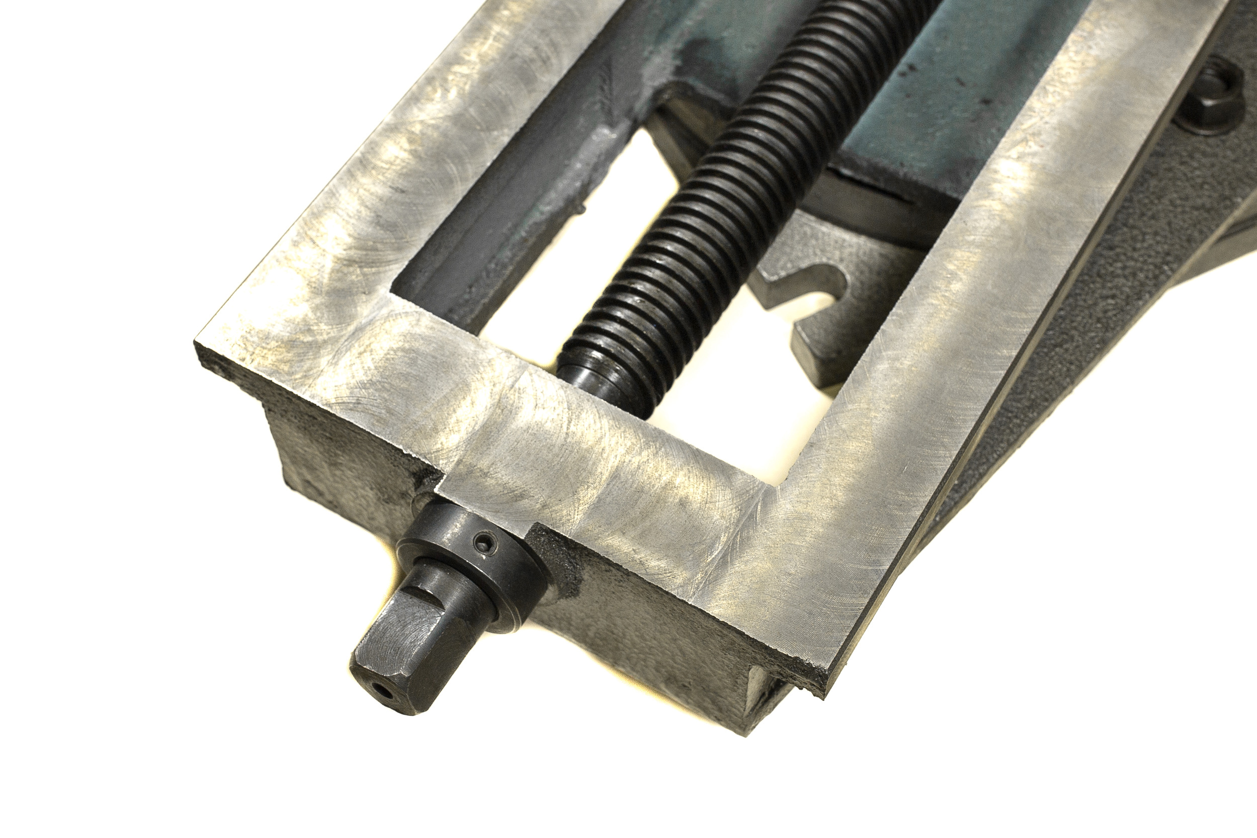 Тиски станочные чугунные поворотные 320 HORTZ